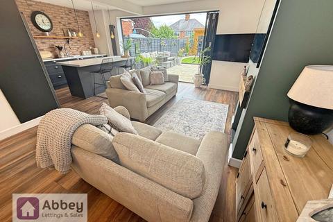 10 Combe Close, Leicester, LE3 9TJ
