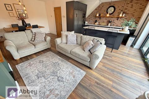 10 Combe Close, Leicester, LE3 9TJ