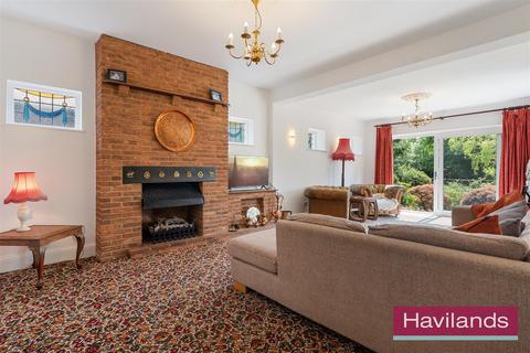 4 bedroom detached house for sale, Elmscott Gardens, London