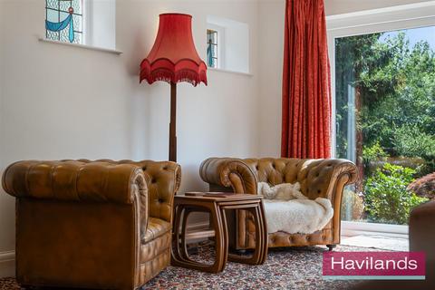 4 bedroom detached house for sale, Elmscott Gardens, London