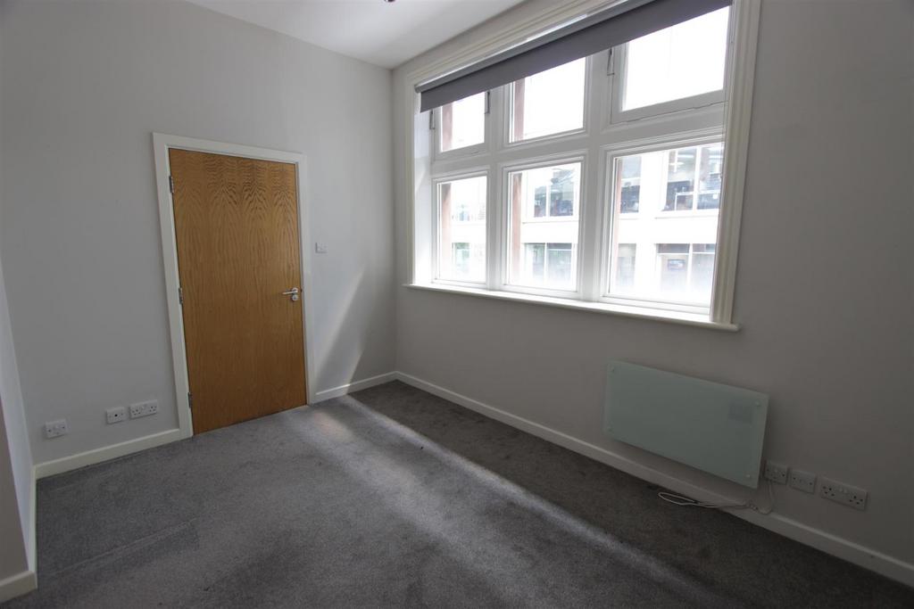 Bedroom 1.JPG
