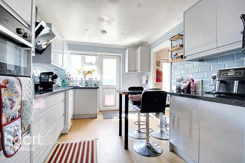 1 Godfrey Close, Stevenage, SG2 9SY