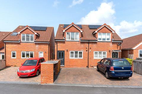 2 bedroom semi-detached house for sale