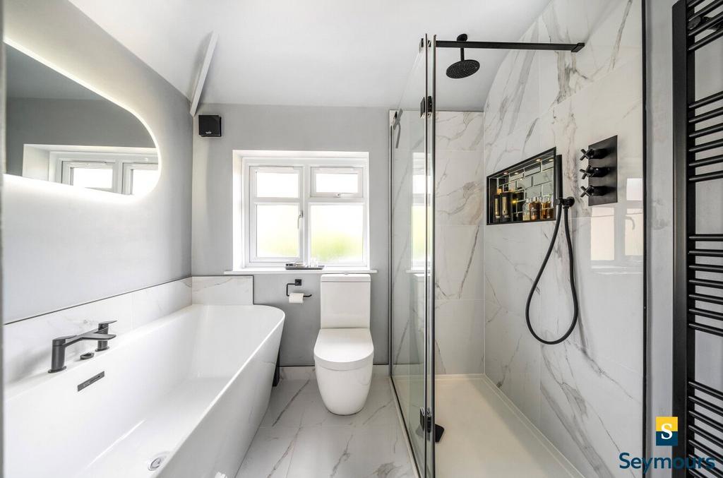 Fammily Bathroom