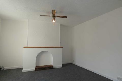 3 bedroom semi-detached house to rent, Pearson Avenue, Latchford
