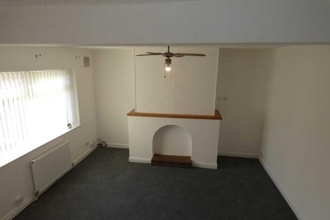 3 bedroom semi-detached house to rent, Pearson Avenue, Latchford