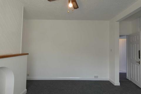 3 bedroom semi-detached house to rent, Pearson Avenue, Latchford