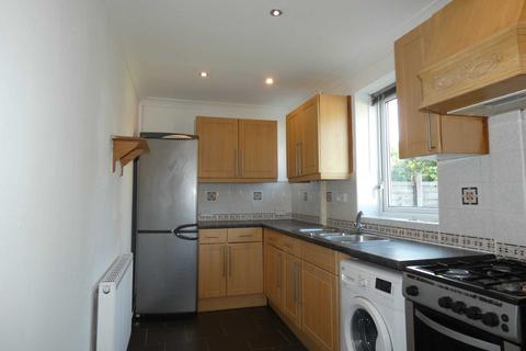 3 bedroom semi-detached house to rent, Pearson Avenue, Latchford