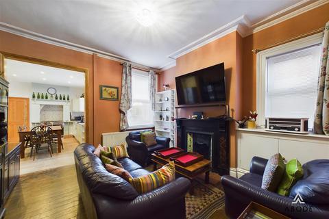 3 bedroom semi-detached house for sale, Shobnall Street, Staffordshire DE14
