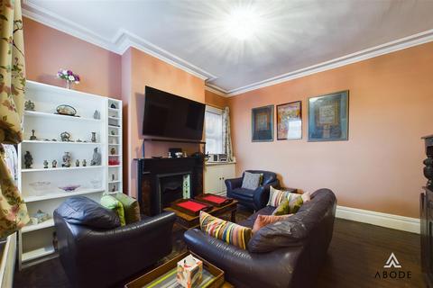3 bedroom semi-detached house for sale, Shobnall Street, Staffordshire DE14