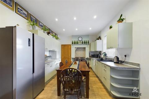 3 bedroom semi-detached house for sale, Shobnall Street, Staffordshire DE14
