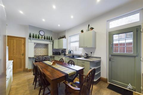 3 bedroom semi-detached house for sale, Shobnall Street, Staffordshire DE14