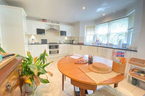 undefined, Autumn Grove, Bromley BR1