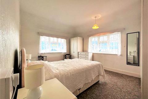 2 bedroom end of terrace house to rent, Chantry Place, Headstone Lane, Harrow, HA3