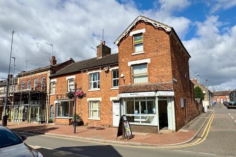 Office to rent - Second (top) floor front office - Station Road, Desborough, Kettering