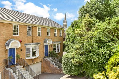 4 bedroom end of terrace house for sale, Pendleton Close, Redhill RH1