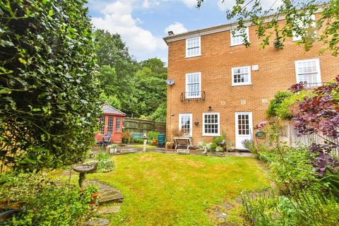 4 bedroom end of terrace house for sale, Pendleton Close, Redhill RH1