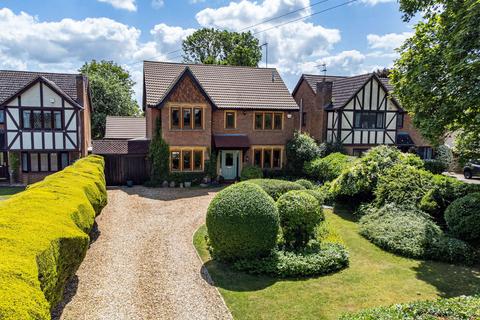 5 bedroom detached house for sale, Avenue Road, Rushden NN10