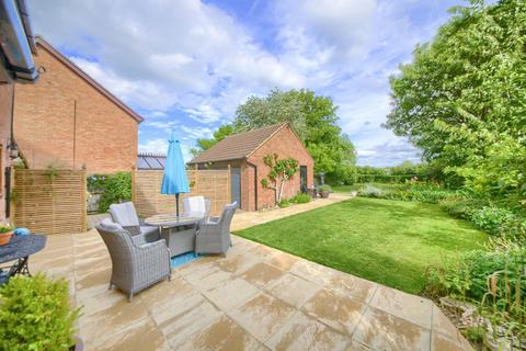 5 bedroom detached house for sale, Avenue Road, Rushden NN10