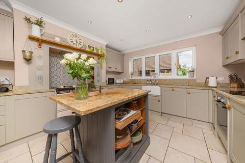 5 bedroom detached house for sale, Avenue Road, Rushden NN10