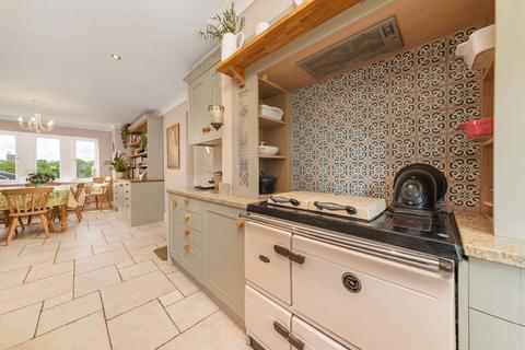 5 bedroom detached house for sale, Avenue Road, Rushden NN10