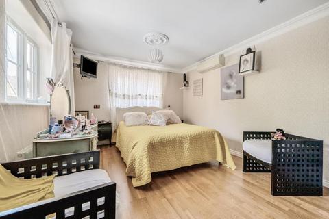 4 bedroom semi-detached house for sale, Witney,  Oxfordshire,  OX28