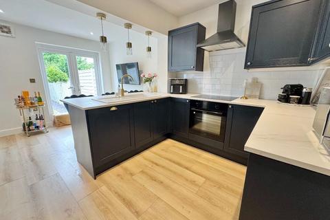 125 Castle Lane, Solihull, B92 8RN
