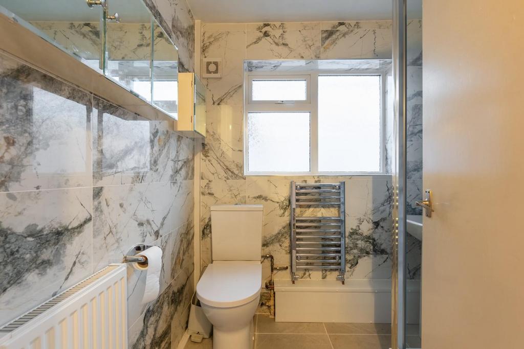 Shower room-1.jpg