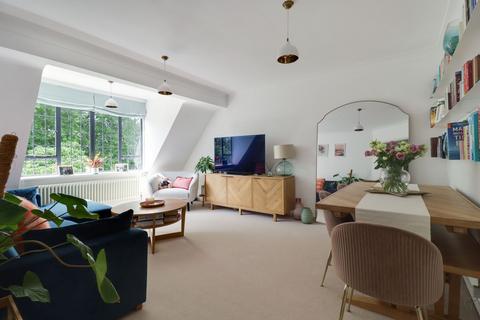 Flat 5, Essex House Watts Road, Thames Ditton, KT7 0BY