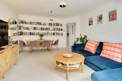 Flat 5, Essex House Watts Road, Thames Ditton, KT7 0BY