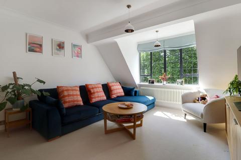 Flat 5, Essex House Watts Road, Thames Ditton, KT7 0BY