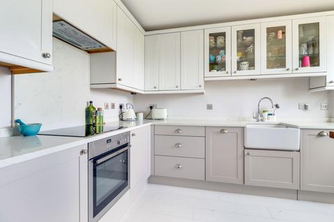 Flat 5, Essex House Watts Road, Thames Ditton, KT7 0BY