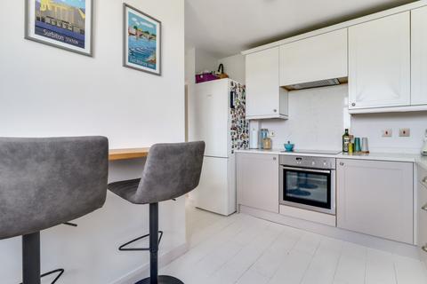 Flat 5, Essex House Watts Road, Thames Ditton, KT7 0BY