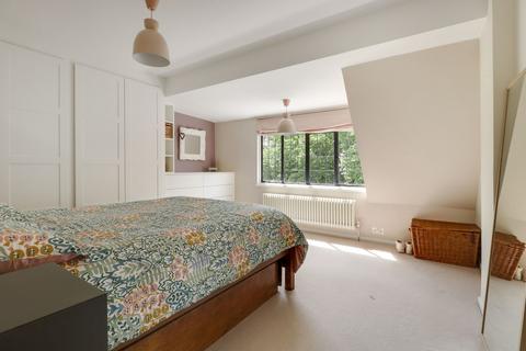 Flat 5, Essex House Watts Road, Thames Ditton, KT7 0BY