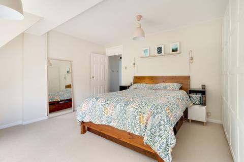 Flat 5, Essex House Watts Road, Thames Ditton, KT7 0BY