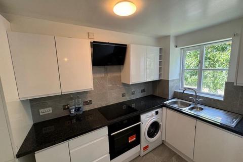 1 bedroom flat to rent, Webley Court, Enfield, EN3