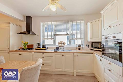 21 Heather Drive, Romford, RM1 4SP