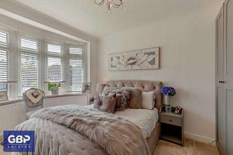 21 Heather Drive, Romford, RM1 4SP