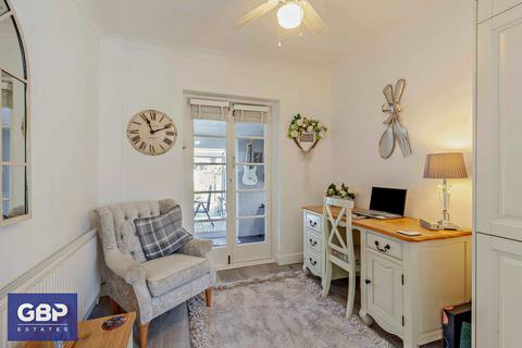 21 Heather Drive, Romford, RM1 4SP