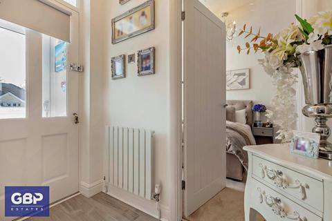 21 Heather Drive, Romford, RM1 4SP