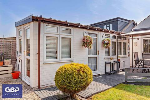 21 Heather Drive, Romford, RM1 4SP