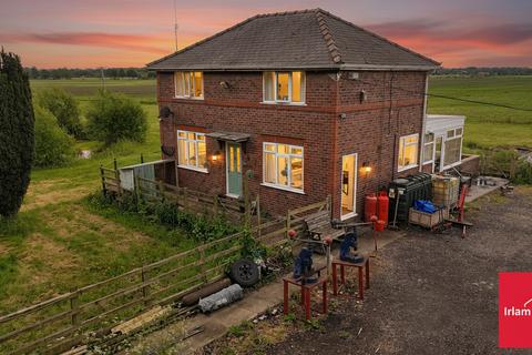 3 bedroom property for sale, Astley Road, Irlam, M44