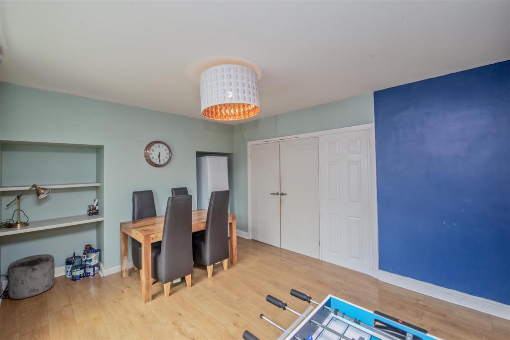 Dining room: