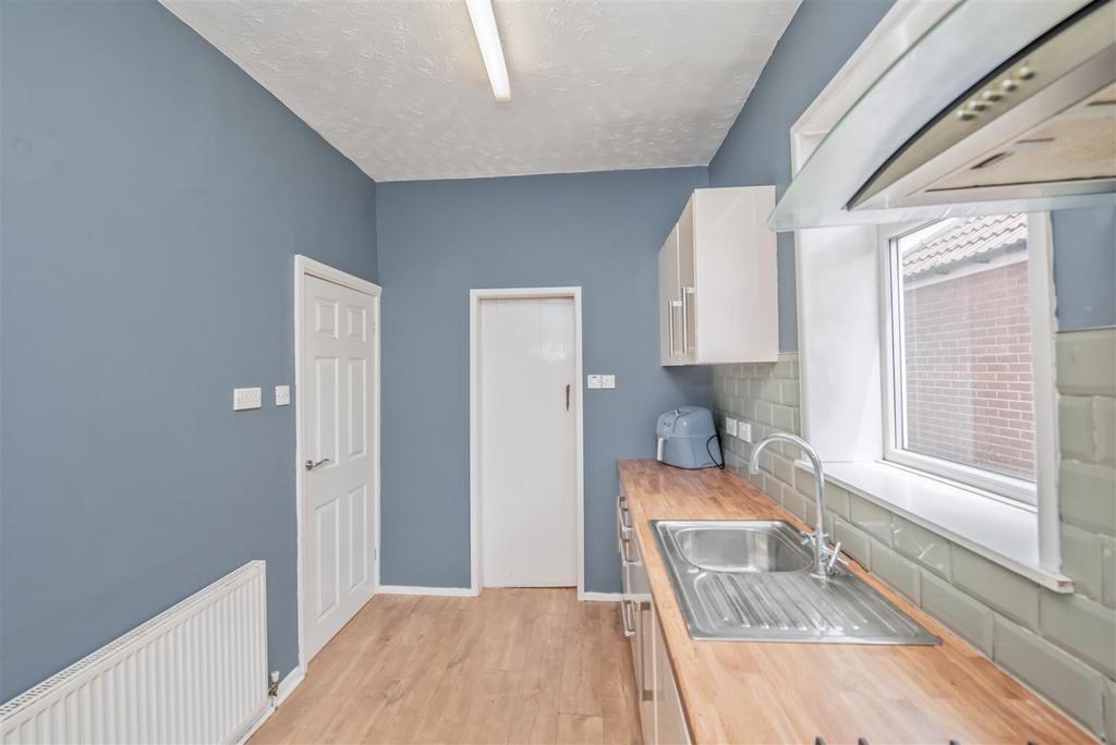 Kitchen: