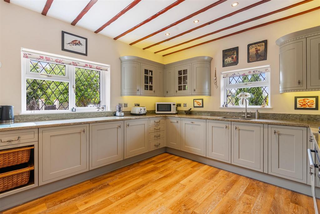 A12 - Brixham, Gramercy - 250528.jpg