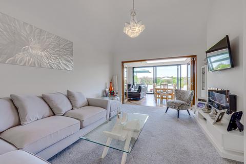 18 Samuels Drive, Thorpe Bay, Southend-on-sea, SS1 3PR