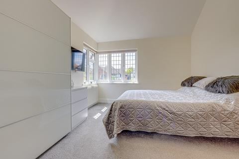 18 Samuels Drive, Thorpe Bay, Southend-on-sea, SS1 3PR