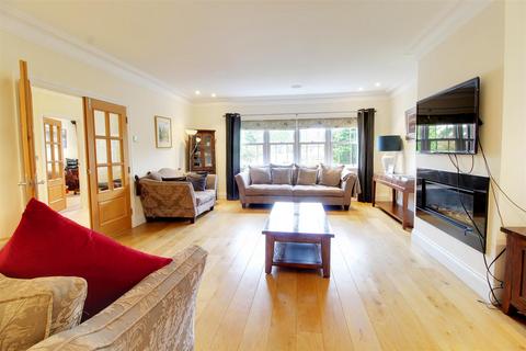 7 bedroom detached house for sale, Brookmans Avenue, Brookmans Park AL9