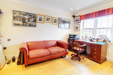 7 bedroom detached house for sale, Brookmans Avenue, Brookmans Park AL9