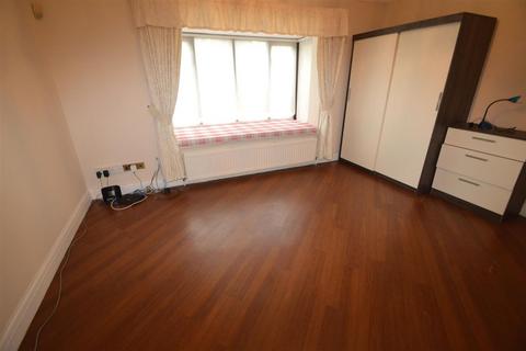1 bedroom flat to rent, Elphinstone Road, London, E17